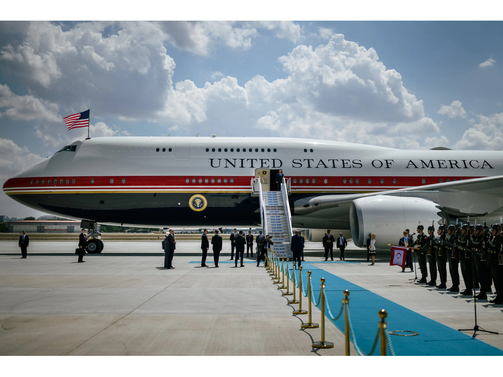 Security of Trump’s Qatari Boeing questioned after trip to Turkey